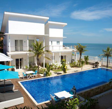 Properties over 40,000 UF